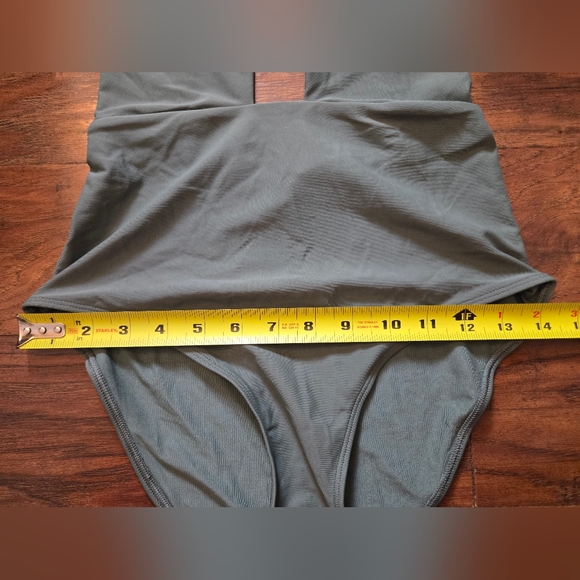 Aerie Green One Piece Deep Cut Swimsuit Size Small - Picture 3 of 4